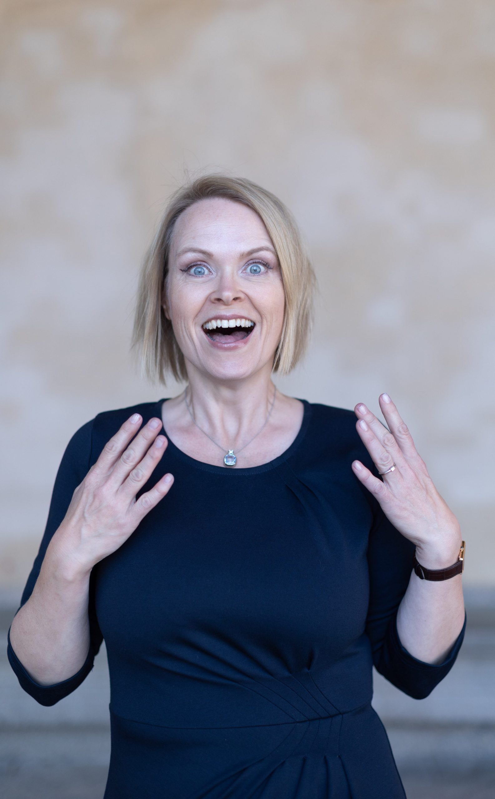 Alette ser glatt överraskad ut efter att ha nått sin målvikt